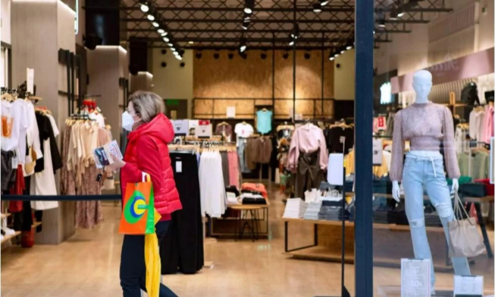 ΕΛ.ΑΣ: «Έγδυναν» εμπορικά κέντρα στην Αττική και πούλαγαν τα κλοπιμαία στην Αλβανία